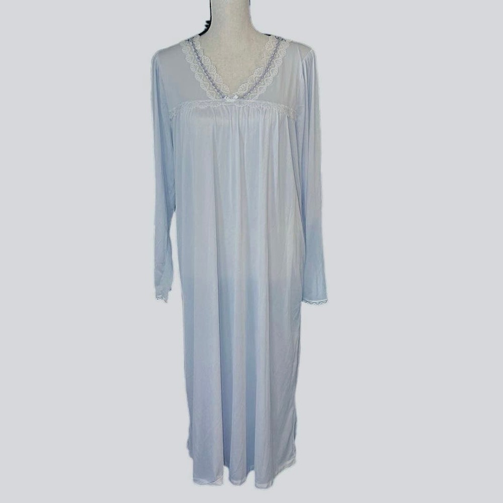 Vintage BARBIZON Nylon Nightgown Lace Rosette  Coquette Cottagecore Grannycore